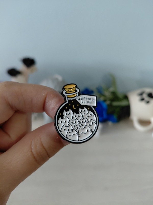 Producto - Pin metalizado - Happiness potion #1587