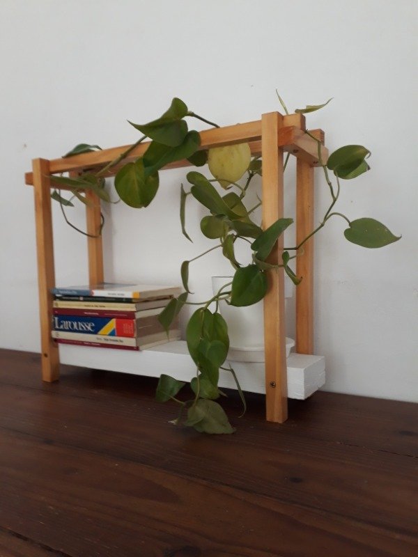 Producto - Catre rectangular blanco con madera natural