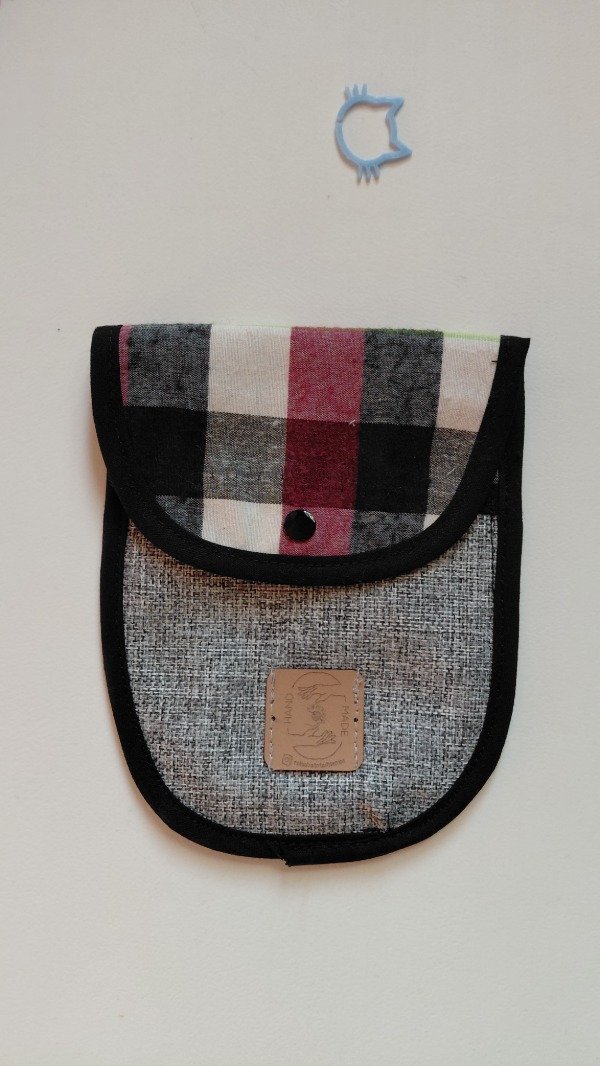 Producto - PORTA AGUJAS ALANIS BLANCO/BORDO