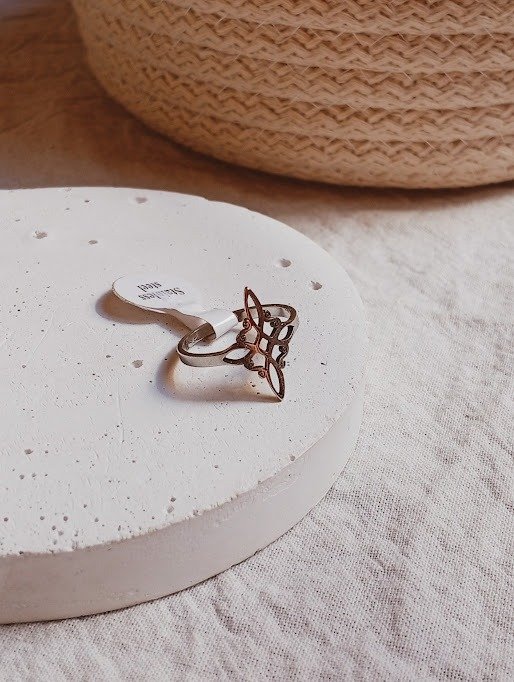 Producto - Anillo nudo de bruja - Acero quirúrgico