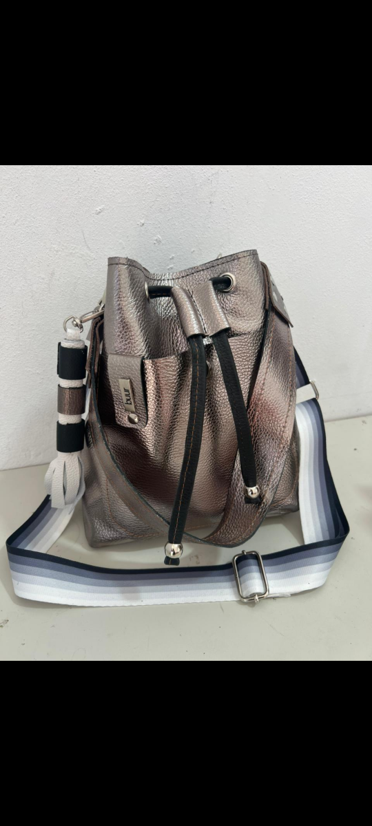 Producto - Cartera cuero peltre