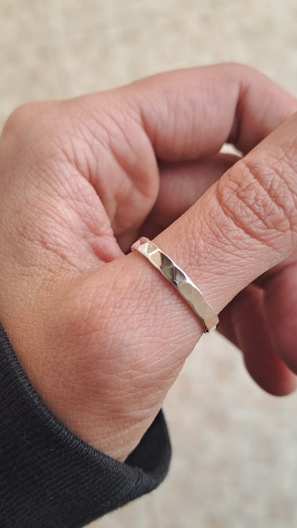 Producto - Anillo de Plata Alianza Facetada