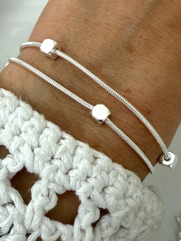 Producto - PB1124 Pulsera cuadrados doble 18 cm