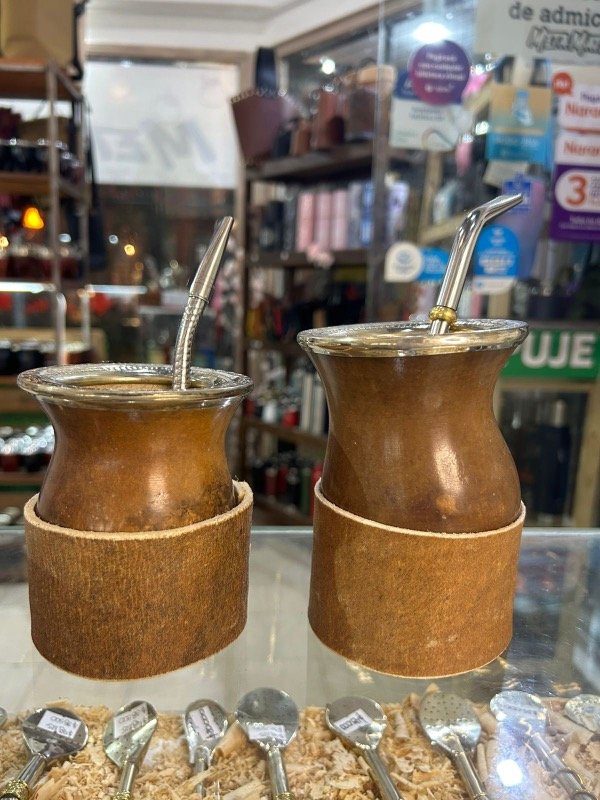 Producto - Mate porongo virola de acero y base de cuero