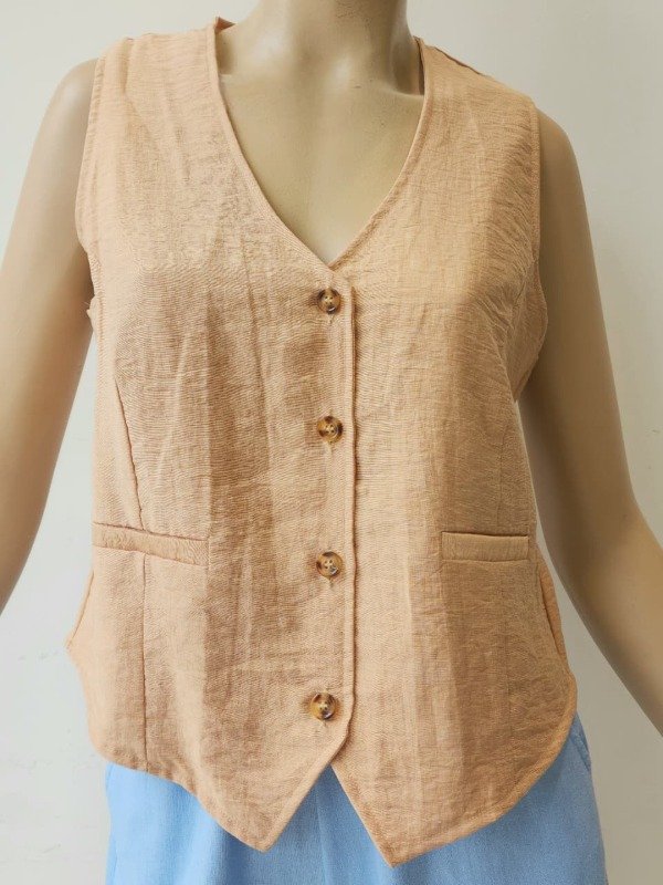 Producto - Chaleco Con Botón Y Bolsillo Ojal Lino Soft (Art. 6047)