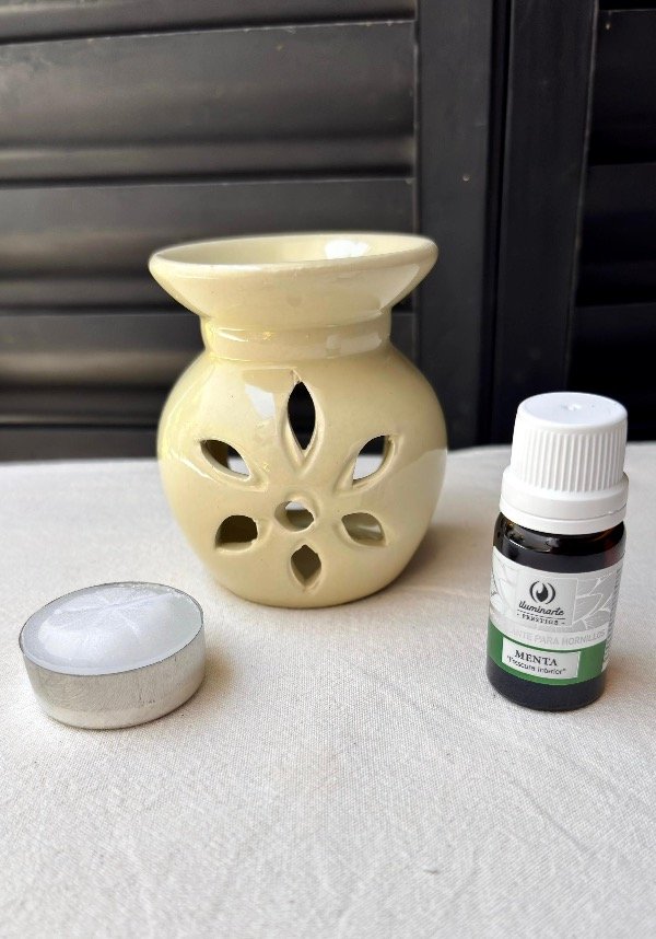 Producto - Hornito flor marca Iluminarte color crema +12 velas + 1 esencia