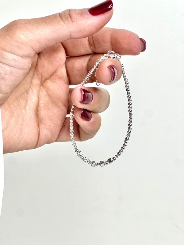 Producto - Pulsera con bolitas y cuadraditos (largo 17cm más 3 de alargue)