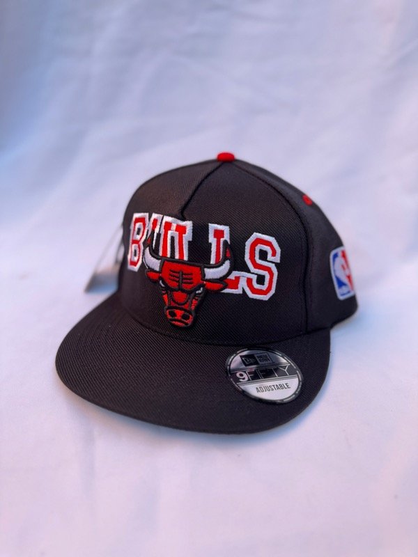 Producto - GORRA REGULABLE BULLS NEGRA