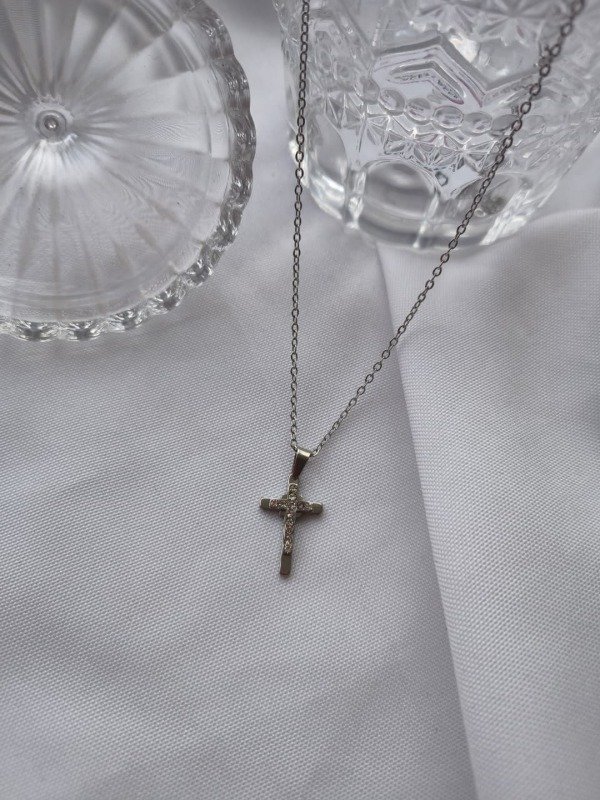 Producto - Cadenita cruz strass aq