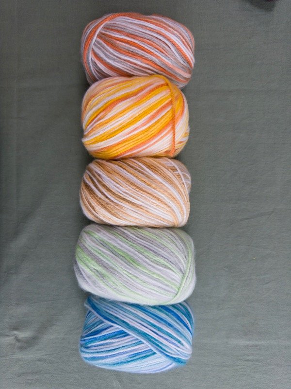 Producto - Lana acrílica  Matizada  varios colores con hebra frizada  100 grs