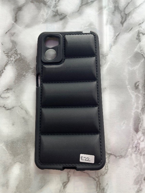 Producto - Funda puffer lisa negra Motorola G84