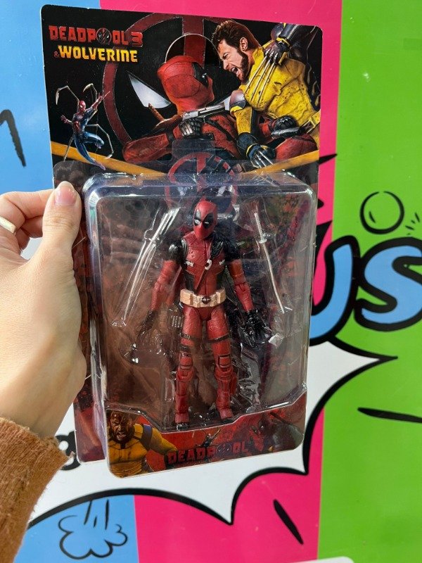 Producto - Deadpool con accesorios
