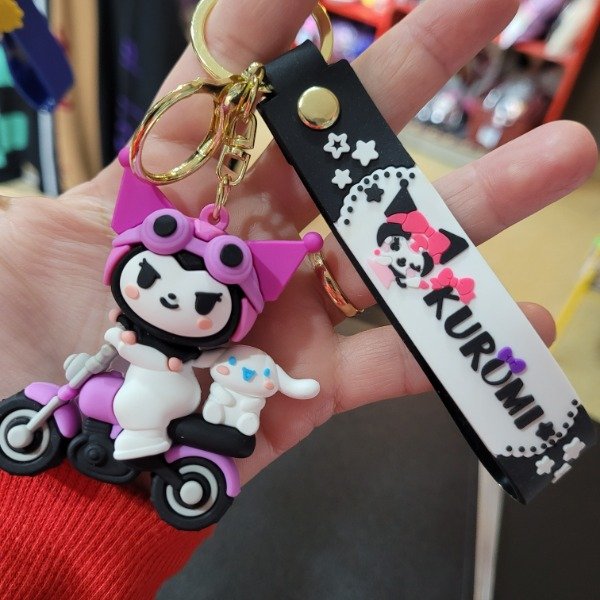 Producto - LLAVERO DE GOMA KUROMI MOTO