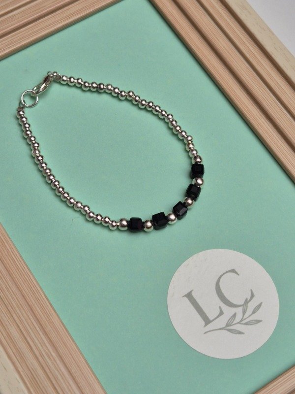 Producto - Pulsera Perlas y Piedras Negras