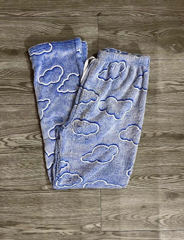 Producto - Pantalón plush azul nubes azules