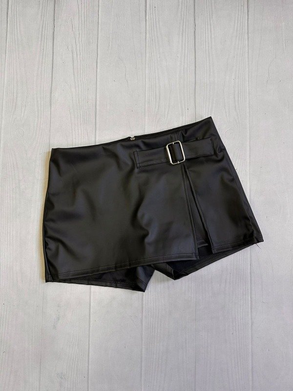 Producto - [4807] Short pollera tiro bajo c/tajo y pasador cuerina