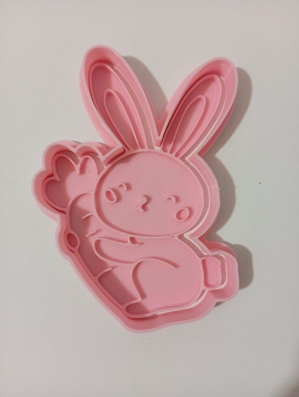 Producto - Conejito Pin con zanahoria