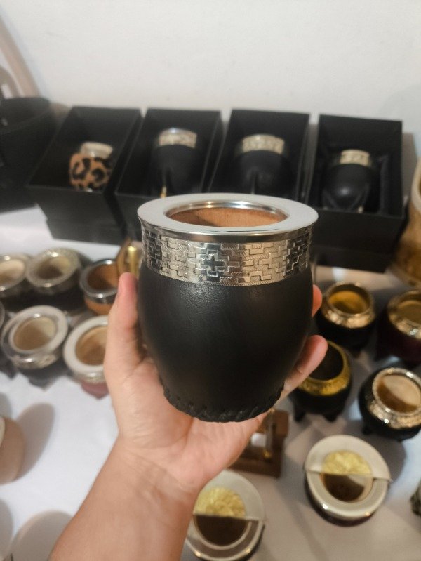 Producto - Imperial de algarrobo forrado en cuero