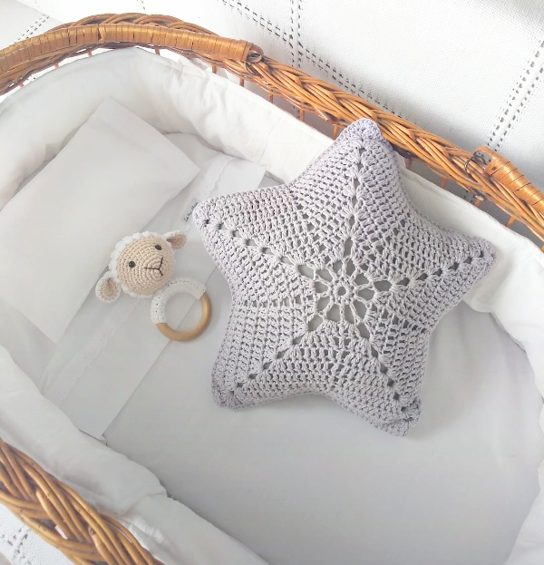 Producto - Almohadon Estrella gris a crochet