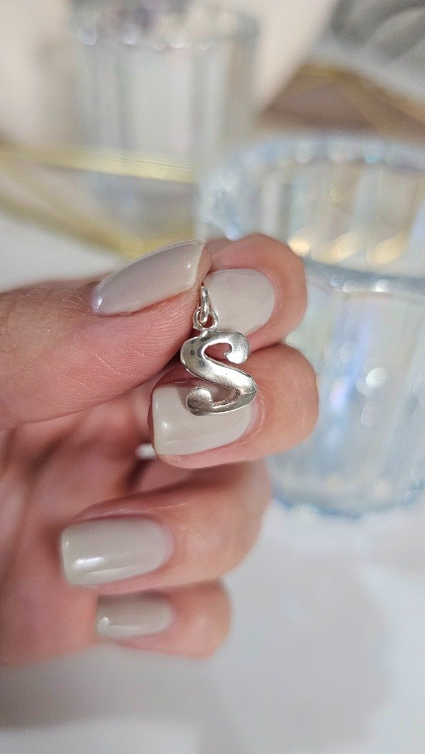 Producto - Dije inicial "S" 1 cm. Plata