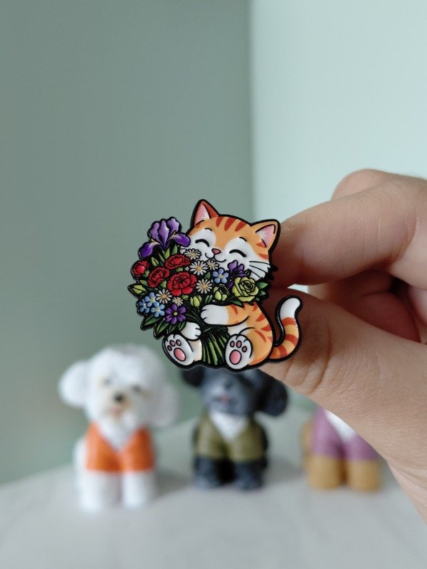 Producto - Pin metalizado - Michi cute con florcita #3017