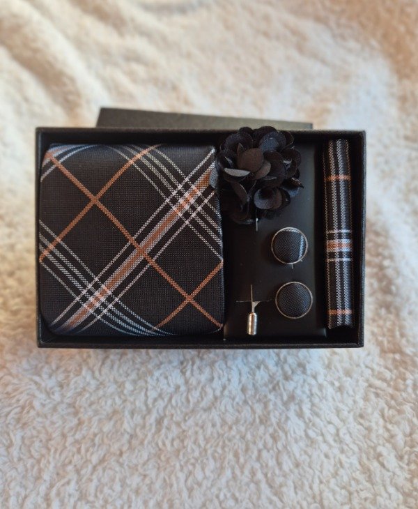 Producto - Set de regalo C corbata+prendedor+pañuelo+gemelos