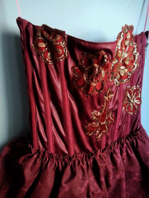 Producto - Vestido Malbec, bordado con apliques. Talle S (38/40)