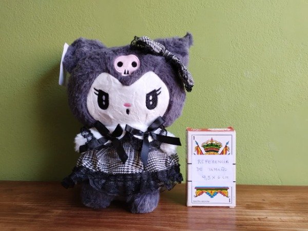 Producto - 1111 - Peluche KUROMI c/Vestido 20 cm