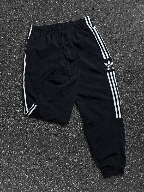 Producto - PANT ADIDAS ORIGINALS LOCK UP WB OG