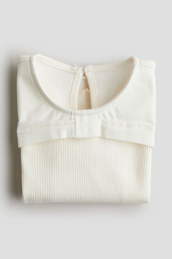 Producto - Remera HyM en canale blanca con cuello - 1