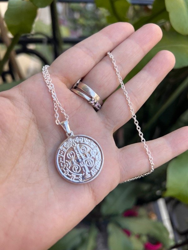 Producto - Collar acero blanco san benito