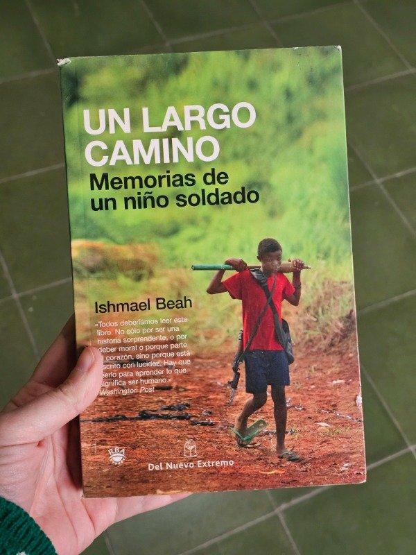 Producto - Un largo camino. Memorias de un niño soldado - Ismael Beah