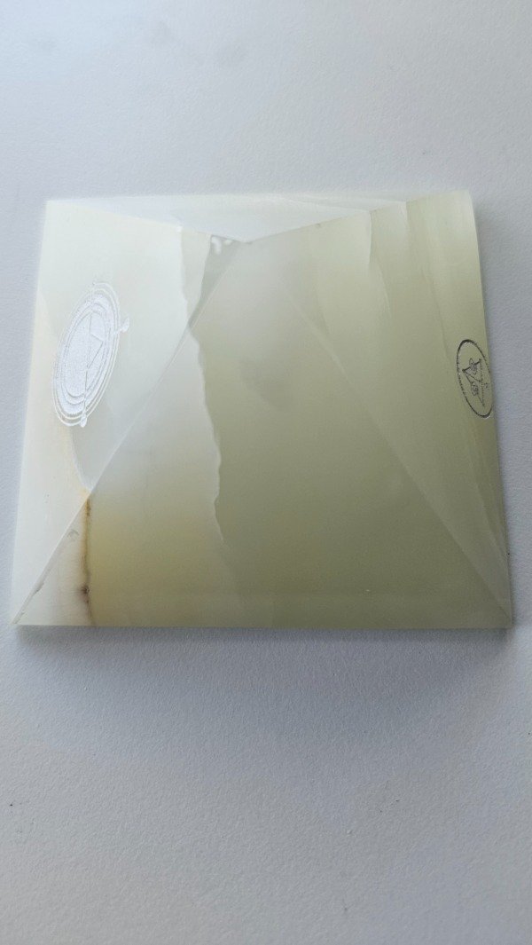 Producto - Pirámide Ónix Blanco