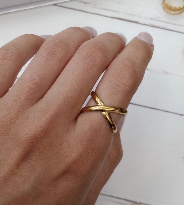 Producto - Anillo Cruzado - Acero Dorado