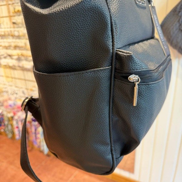 Producto - MOCHILA URBANA PU NENA JUANA. Practica, cómoda y lista para todo. - 2