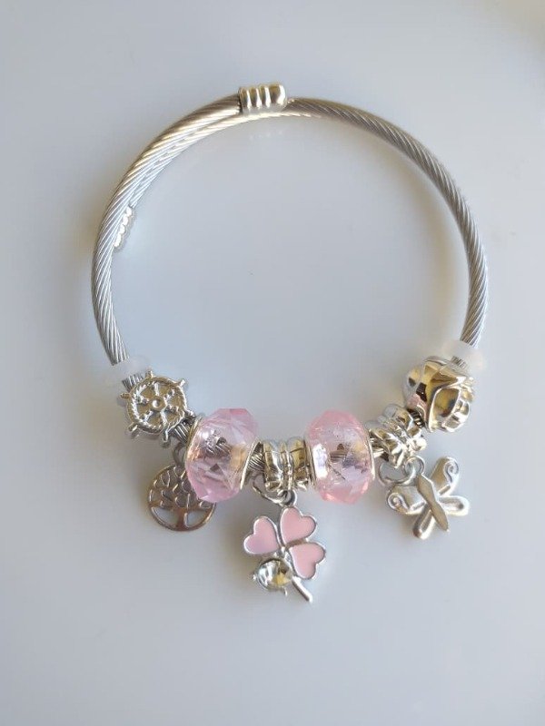 Producto - AQP0125 Pandora Rígida C Trebol Rosa Strass con Charms