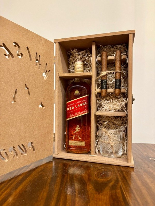 Producto - Caja de Whisky Johnnie Walker Red Label 1lt + Puros + Vaso de regalo! - 0