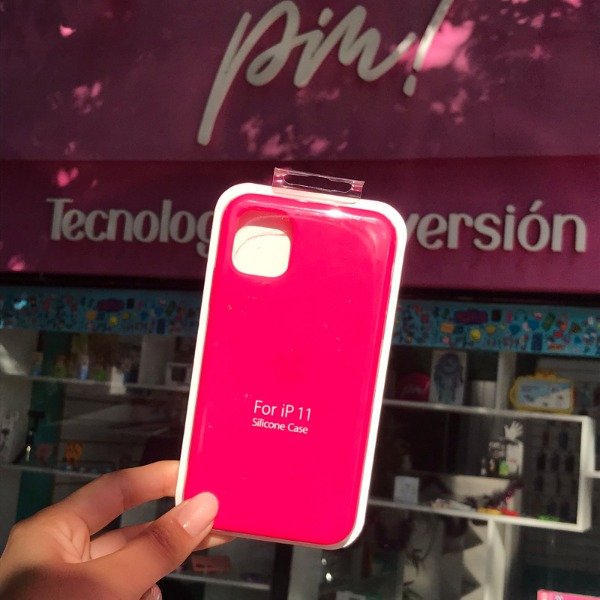 Producto - iPhone 11 Silicone Case Fuscia