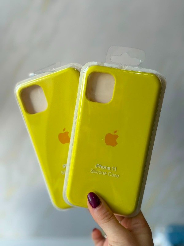 Producto - Silicone case Iphone 11 amarillo 2