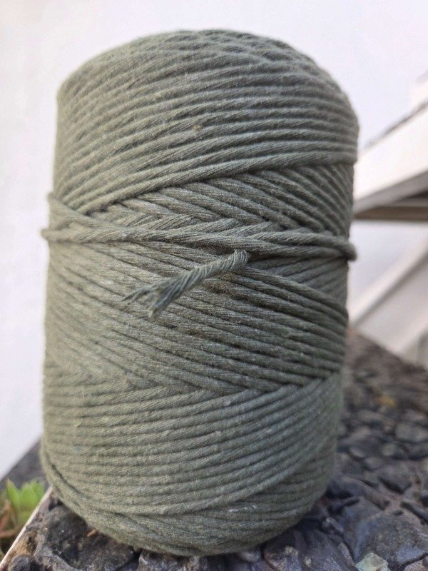 Producto - Hilo de algodón retorcido 27 hebras 1/2 kg VERDE MUSGO