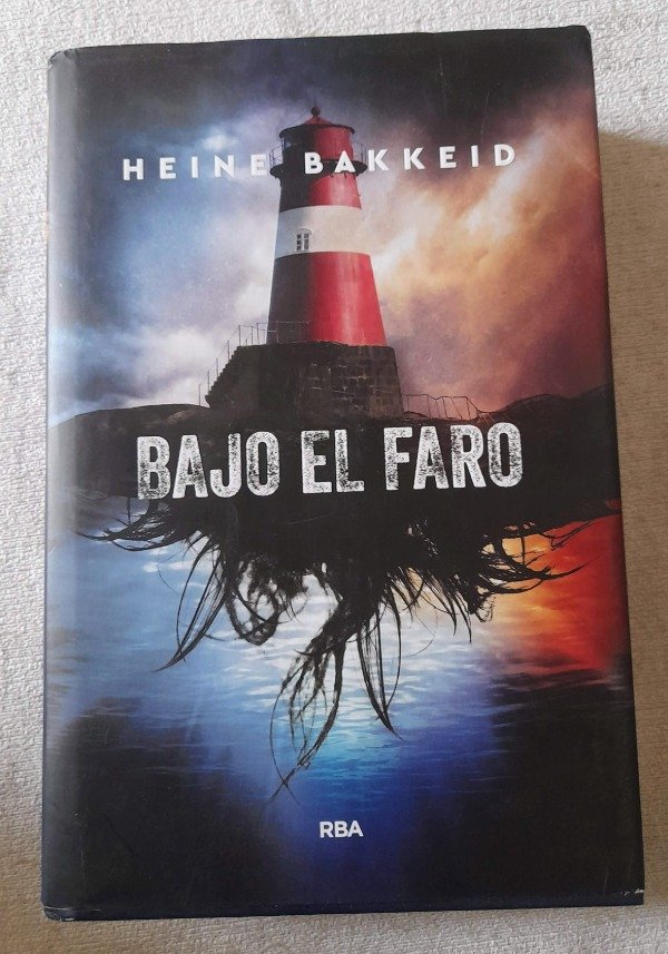 Producto - Bajo El Faro - Heine Bakkeid - Rba Serie Negra