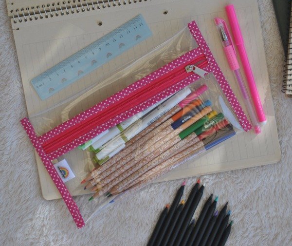 Producto - Cartuchera Cristal Fucsia Lunares