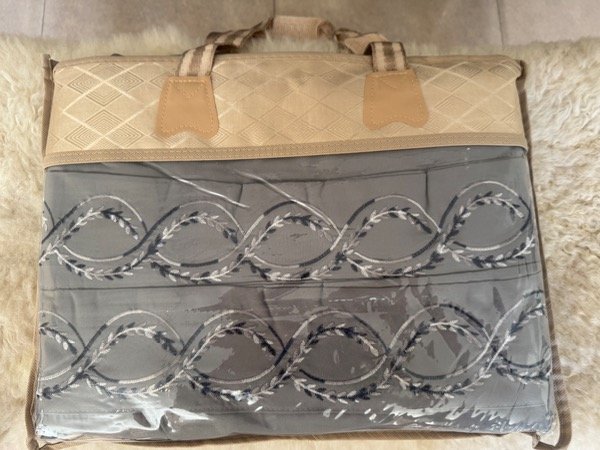 Producto - Juego de sábanas bordadas (gris)