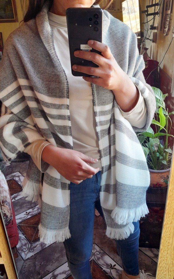 Producto - Ruana Combina Gris