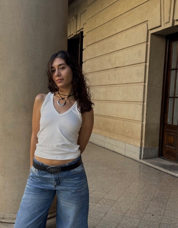 Producto - Musculosa en V blanca (modal)