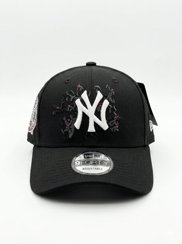 Producto - Gorra curva negra NY blanca, logotipo al costado subway series
