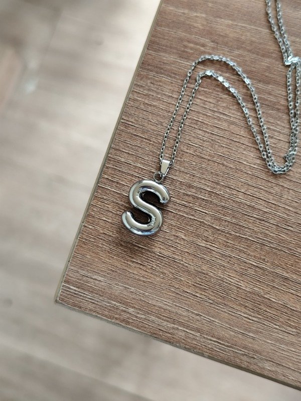 Producto - Collar Iniciaal S bombe