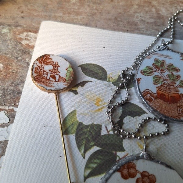 Producto - Prendedor inglés diseño casita japonesa