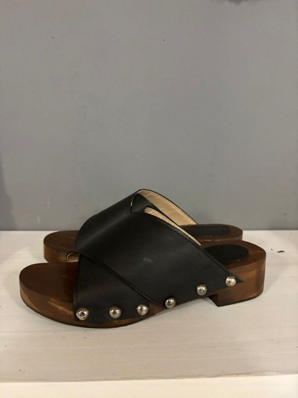 Producto - ZUECO CRUZADO NEGRO