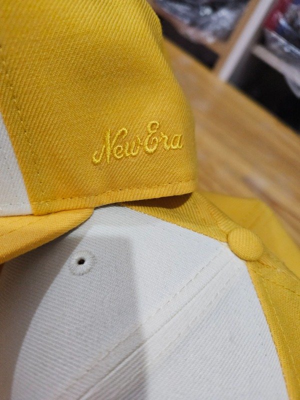 New era fear of god essentials yellow — imagen 3